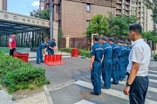 马奎尔袭警案一拖再拖，法官：收到传票时，估计他已经退役了